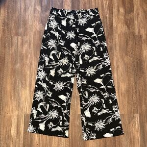 White House Black Market Women’s Black Floral The Wide Leg Pants